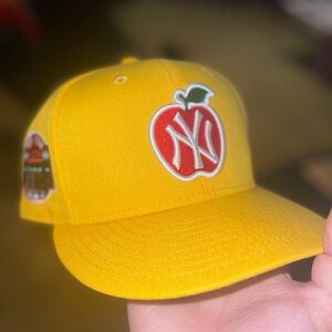 ❗️SOLD❗️New Era NY Yankees Big Apple Fitted Hat